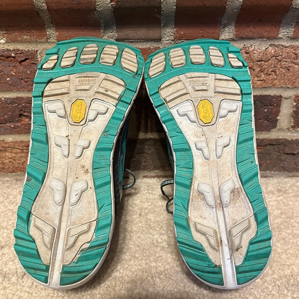 Good condition! Women’s SZ 9 Altra Olympus 2.0. Some wear. See pics. - Picture 8 of 9